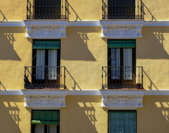 Alquilar viviendas desde la sociedad familiar: cómo estamos con el empleado a jornada completa
